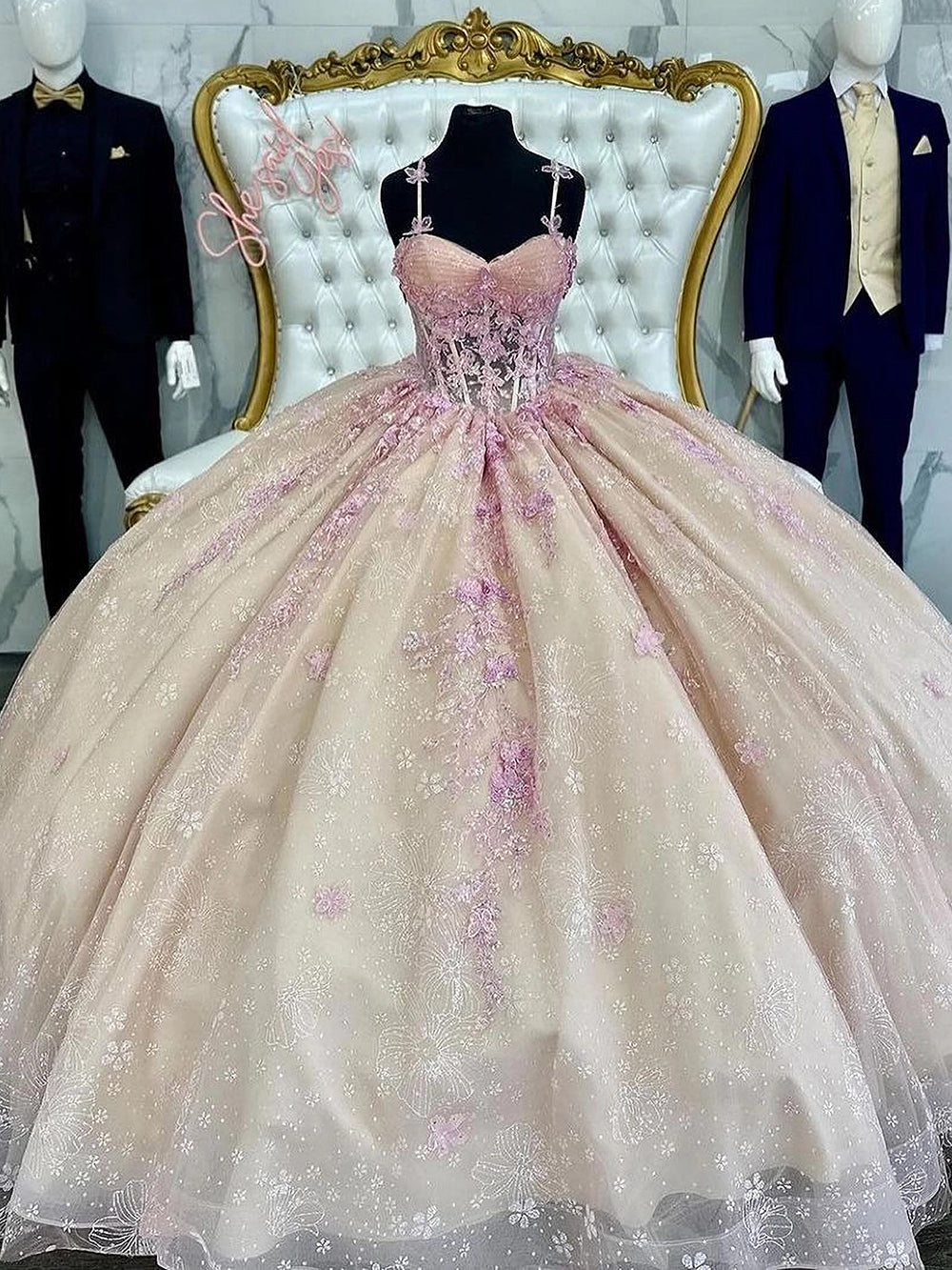 Cute & Chic Ball Gown Sweetheart Neck Spaghetti Straps Sequined Lace Appliques Quinceanera Dress Princess Birthday Party Gown for Sweet 16