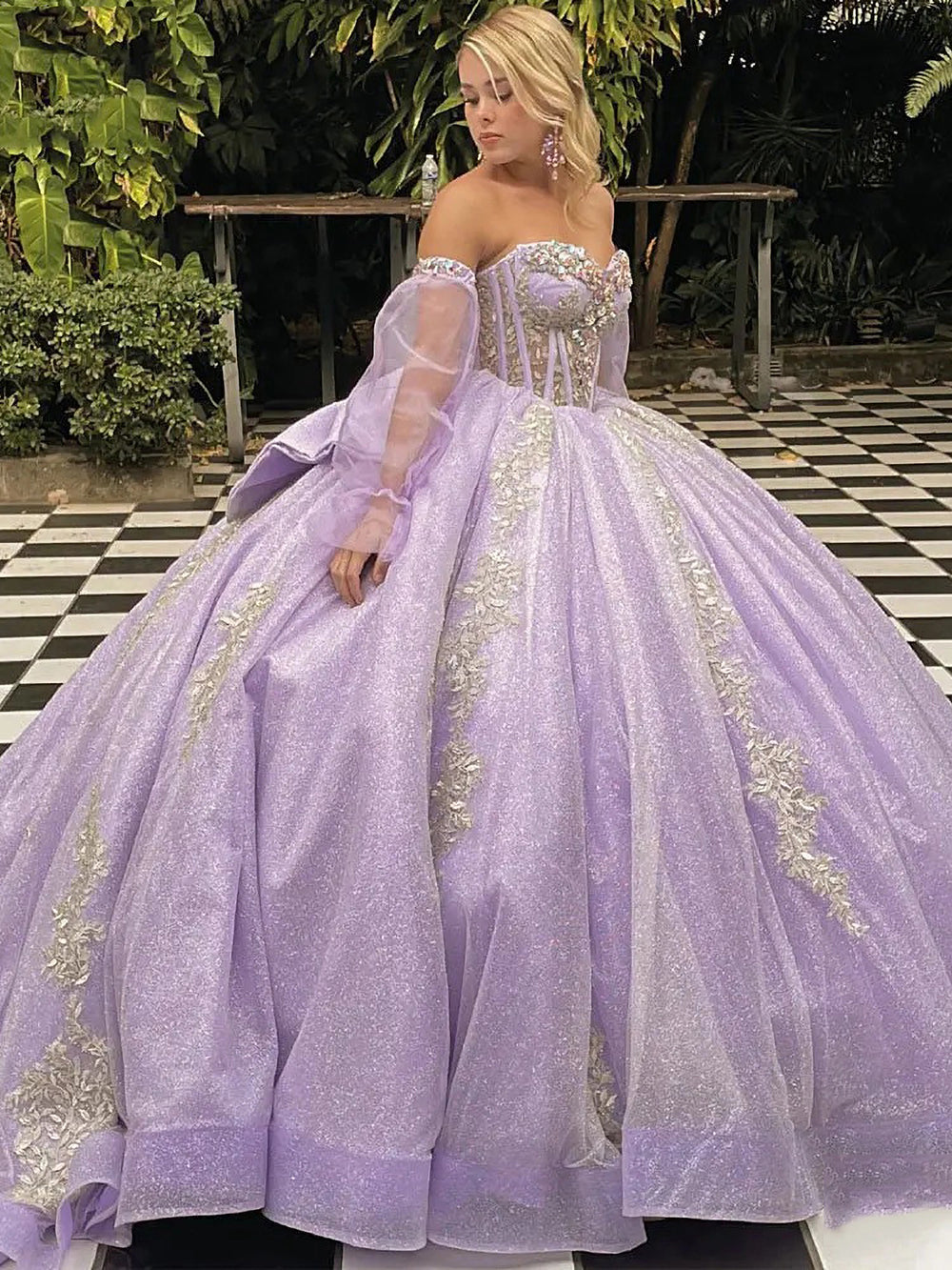 Glitter & Sparkly Ball Gown Strapless Long Sleeves Lace Appliques Beaded Bow Knot Lilac Tulle Princess Evening Party Gown Quinceanera Dress for Sweet 16