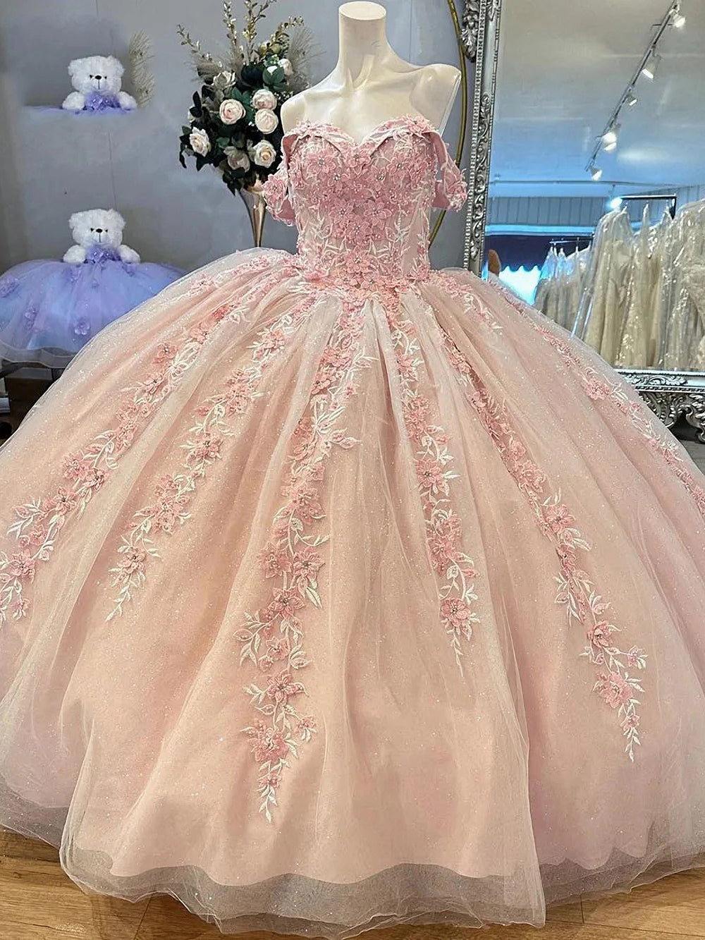 Chic & Modern Ball Gown Off Shoulder Flower Lace Appliques Baby Pink Tulle Quinceanera Dress Princess Birthday Party Gown for Sweet 16