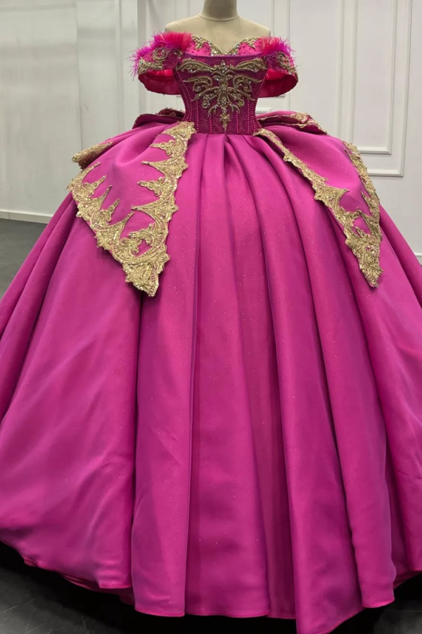 Ball Gown Off Shoulder Sleeveless Beaded Feather Gold Appliques Fuchsia Satin Quinceanera Dress Evening Party Gown for Sweet 16
