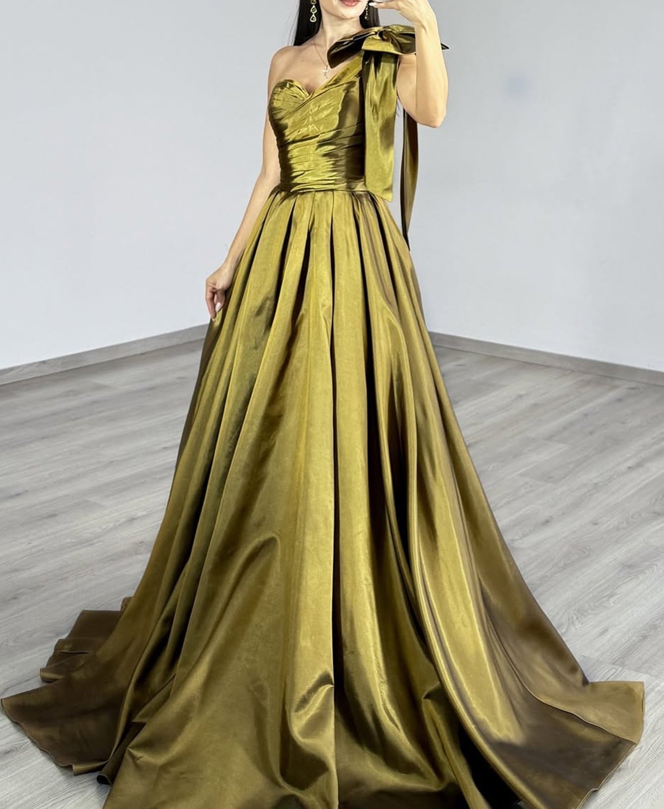 One Shoulder Ruched Big Bow Bodice Ball Gown Prom Dress - Olive Green