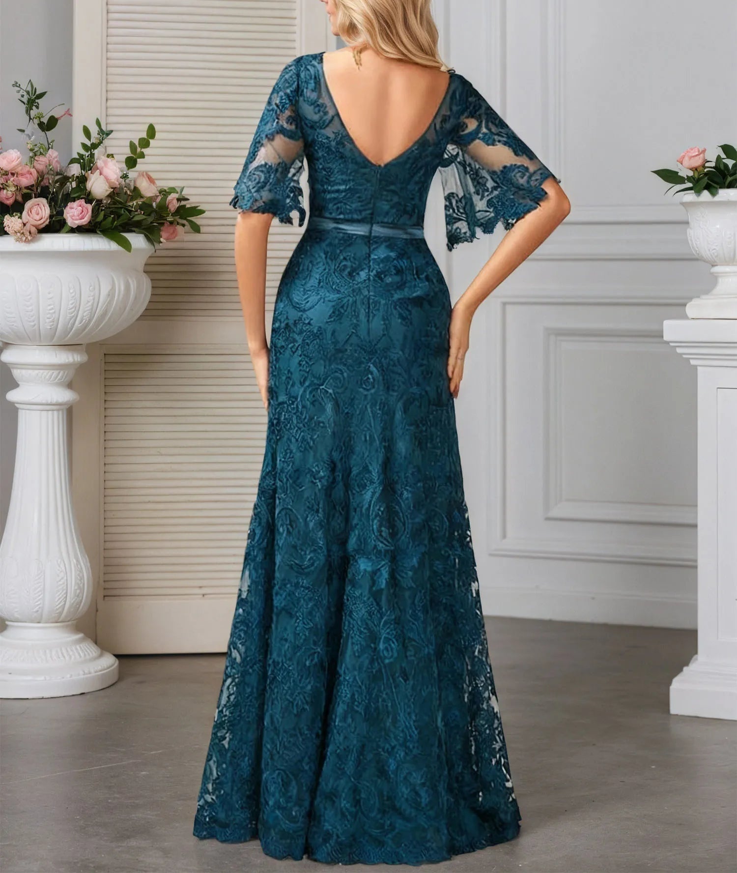 A-line Scoop Neck Floor-Length Lace Evening Dress With Appliques