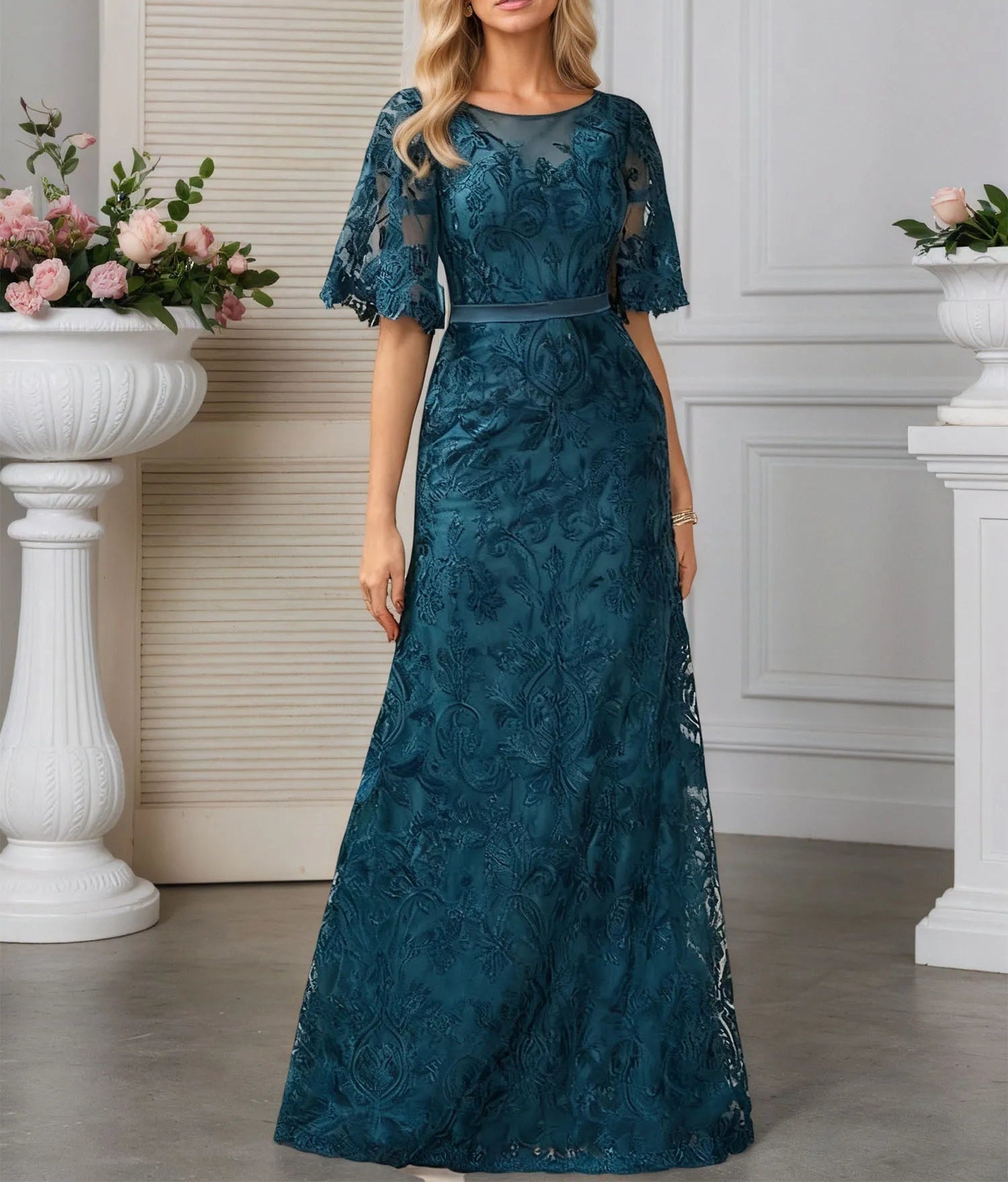 A-line Scoop Neck Floor-Length Lace Evening Dress With Appliques