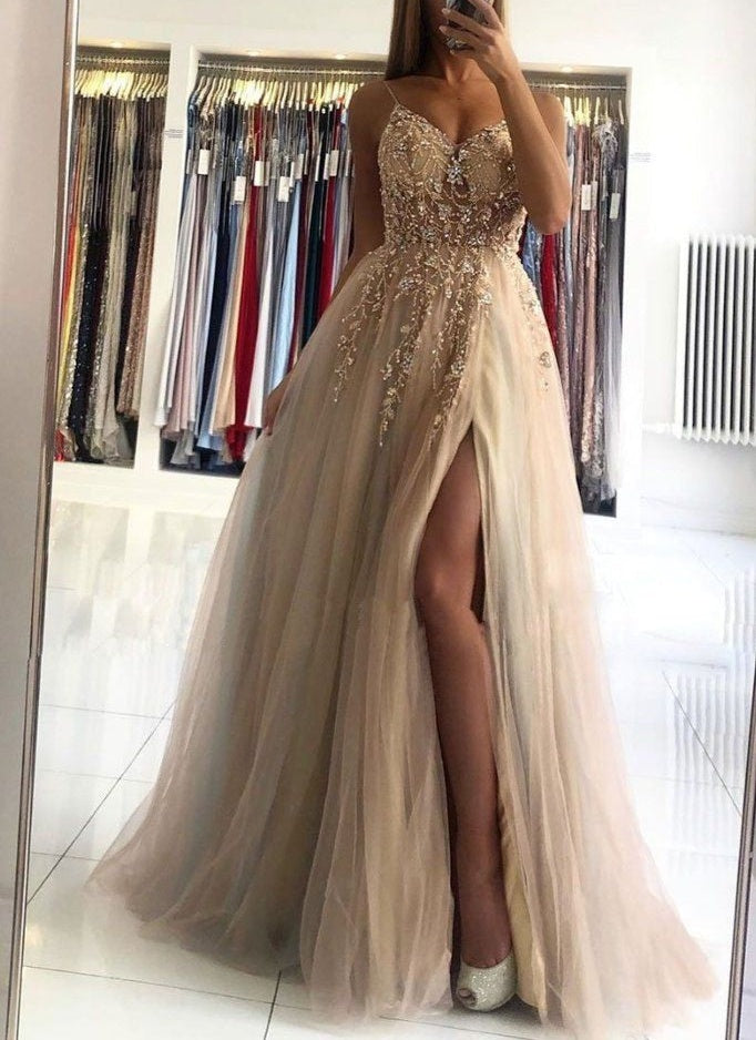 Glamorous V-neck Spaghetti-Straps Tulle Prom Dress Beadings Long Evening Gowns