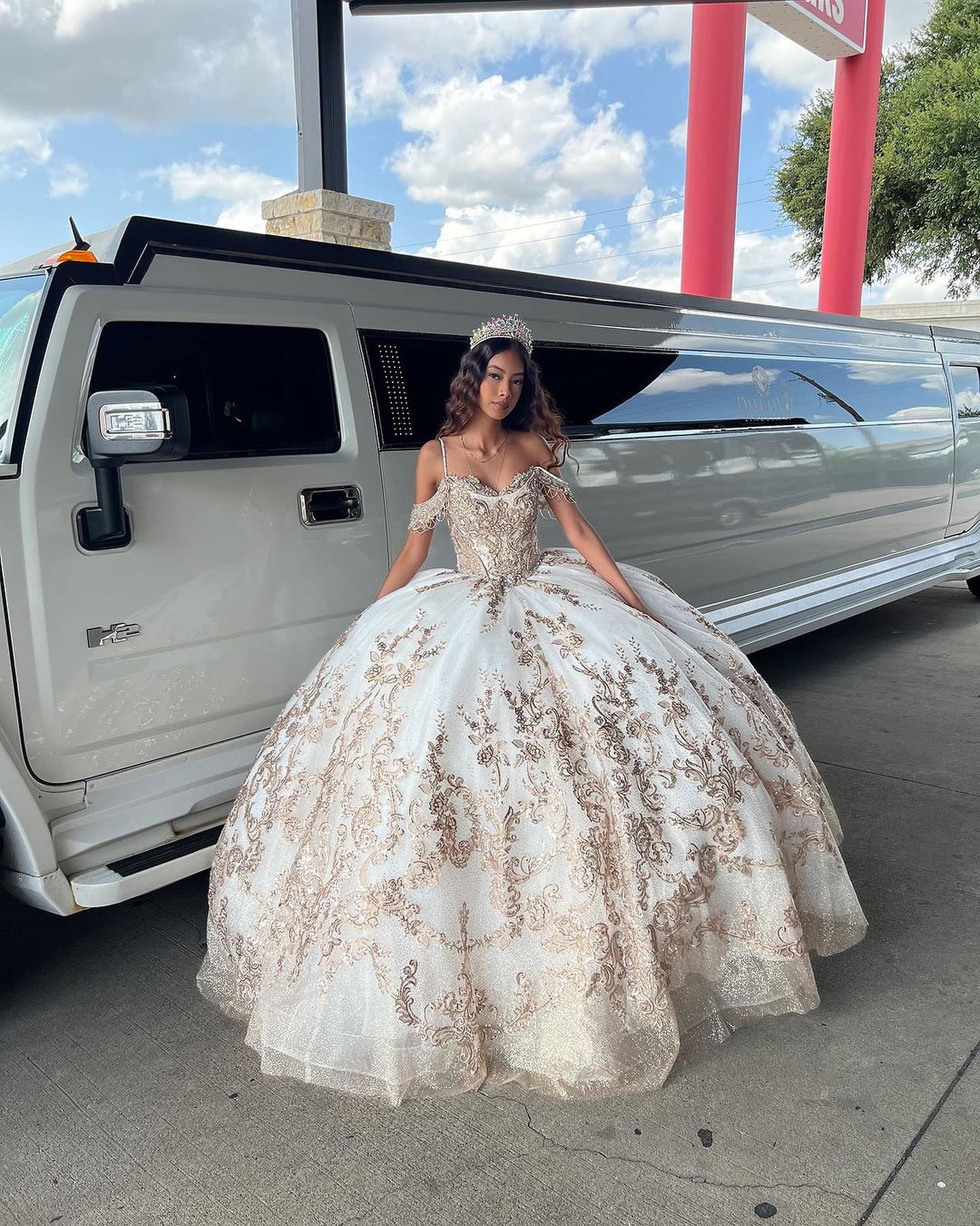 Luxury & Glitter Ball Gown Off Shoulder Lace Appliques Beaded Tulle Princess Birthday Party Gown Quinceanera Dress for Sweet 16