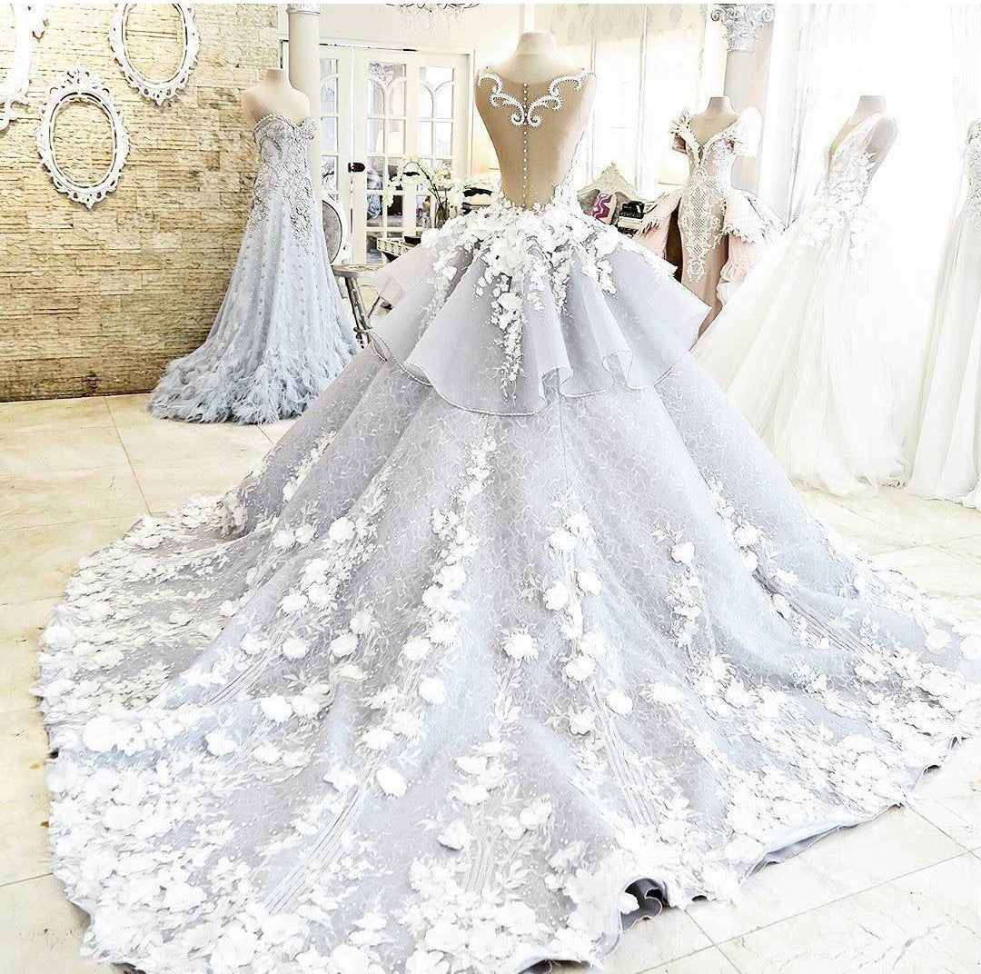 Luxury Sleeveless Ball Gown Princess Wedding Dresses with Flower Applique