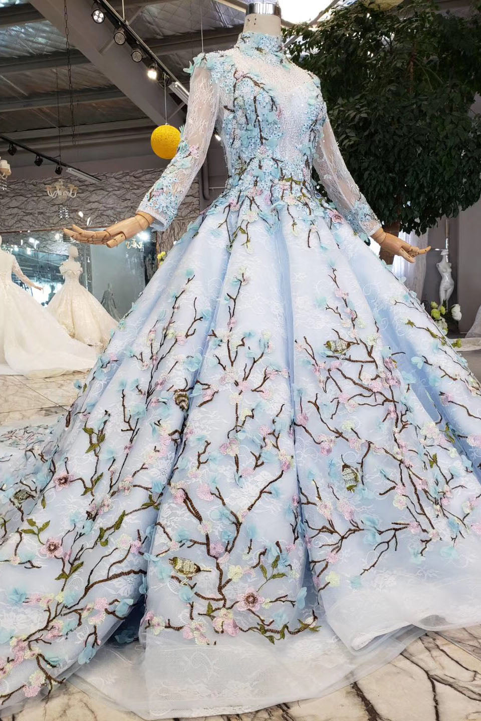 Stunning Long Sleeves Tulle Wedding Dresses with Embroidery Bridal Gown