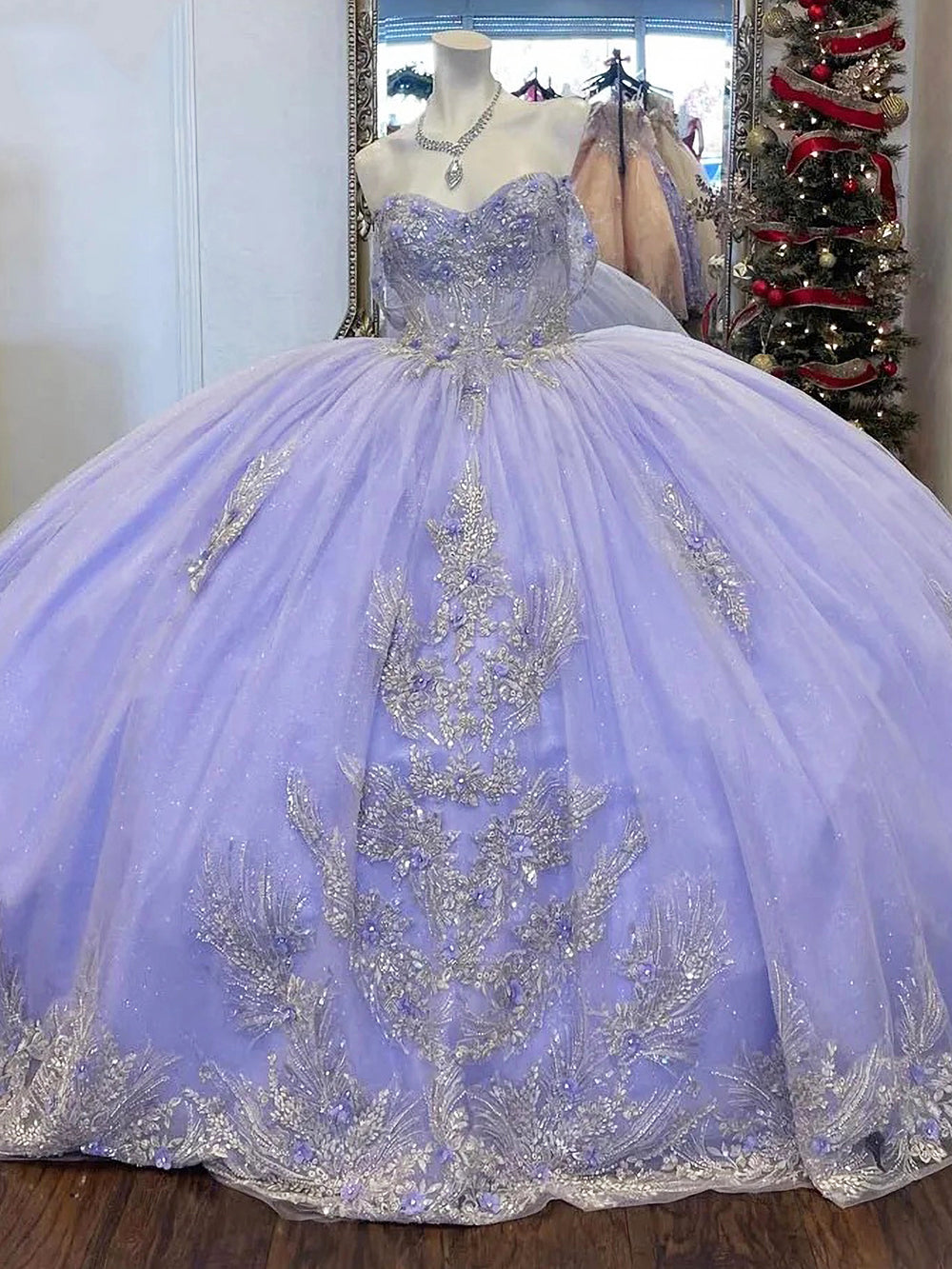 Sparkly & Glitter Ball Gown Off Shoulder Lace Appliques Beaded Lavender Tulle Quinceanera Dress Evening Party Dress for Sweet 16