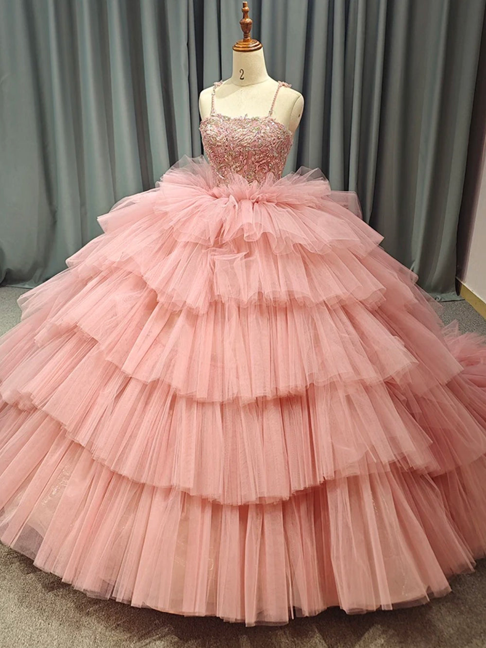 Simple & Casual Ball Gown Square Neck Spaghetti Straps Lace Appliques Beaded Tiered Pink Tulle Princess Evening Party Dress Quinceanera Dress for Sweet 16