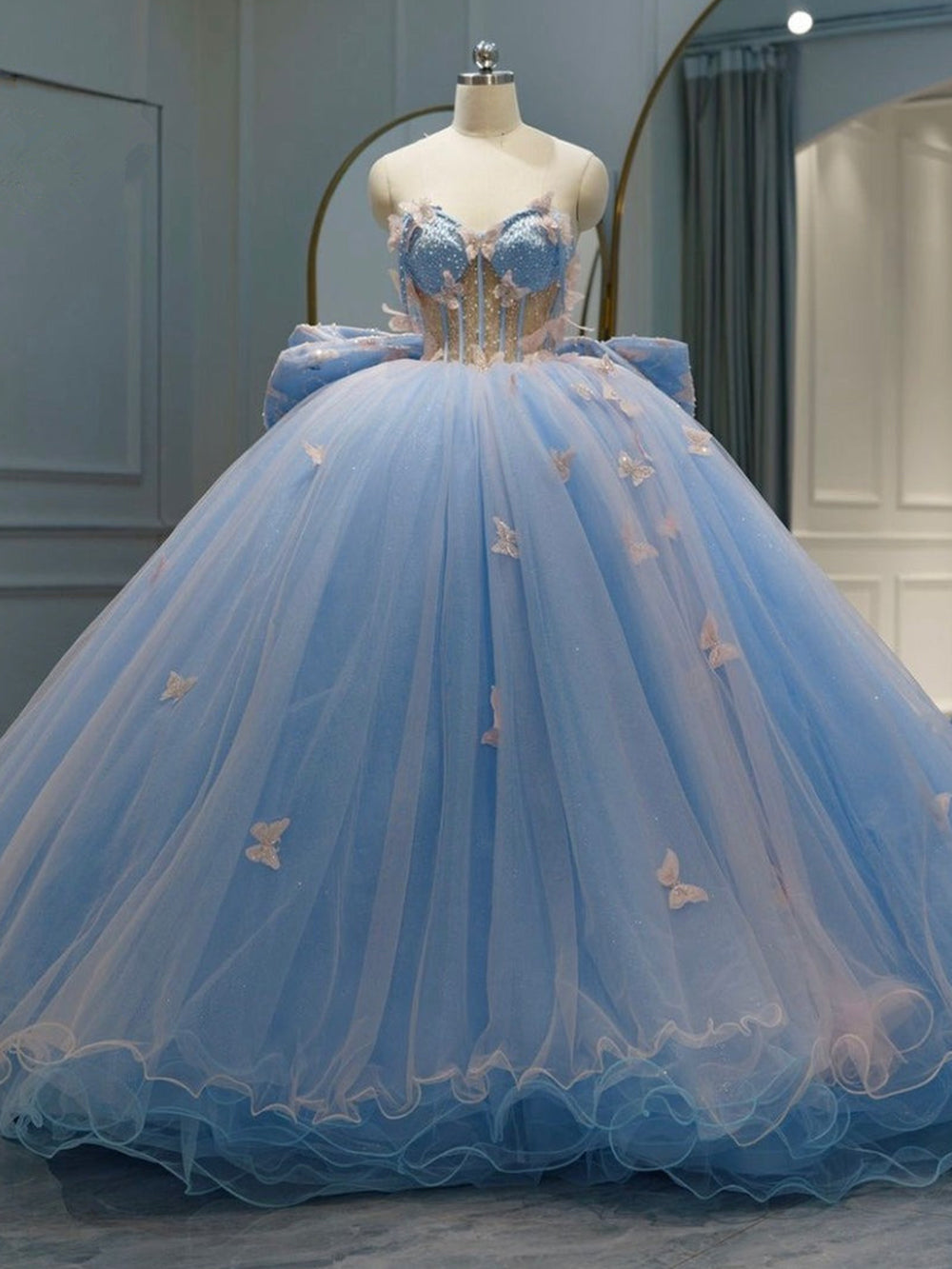 Chic & Modern Ball Gown Sweetheart Neck 3D Butterfly Lace Applique Beaded Sky Blue Tulle Quinceanera Dresses Princess Birthday Party Gown for Sweet 16