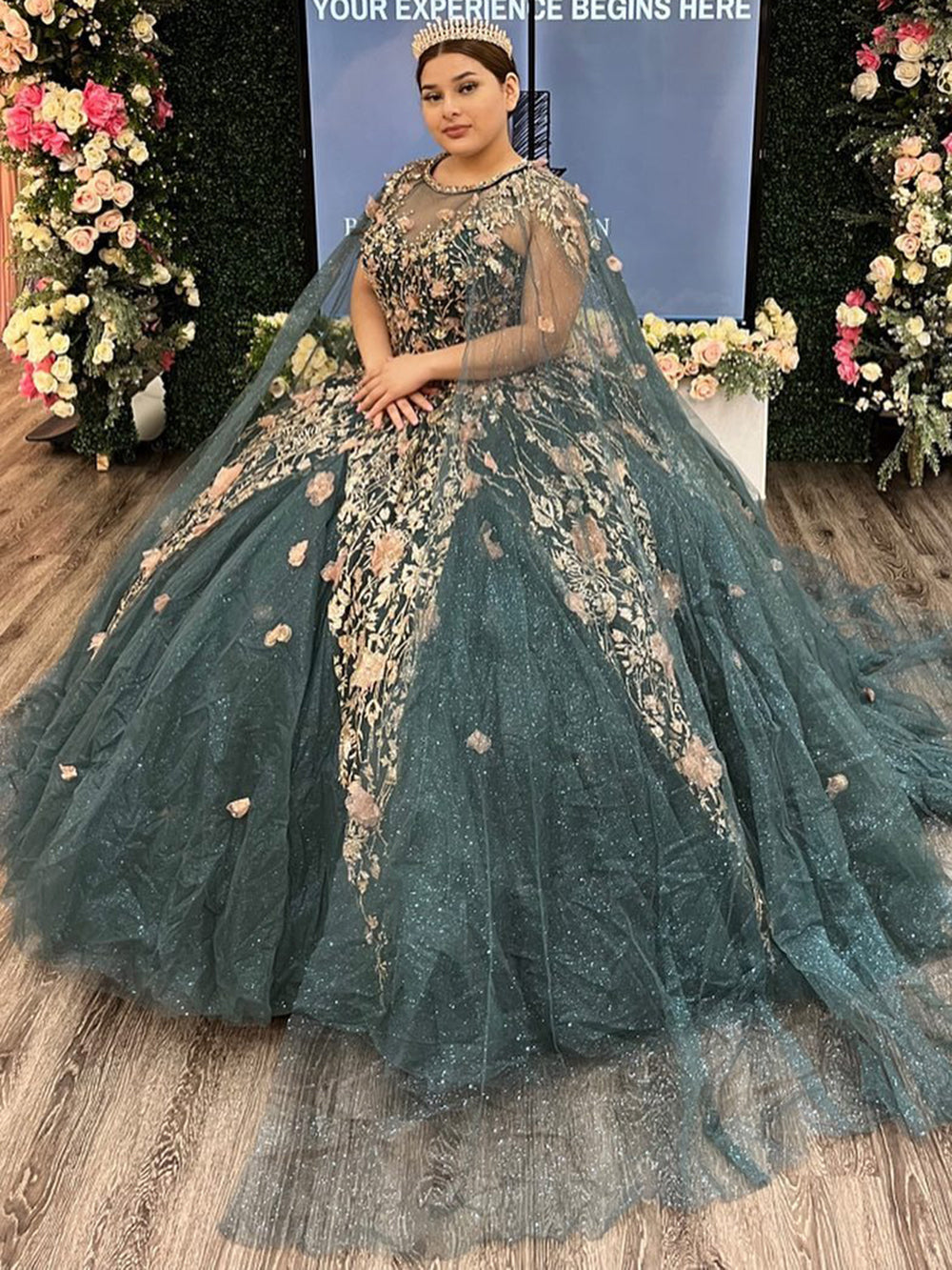 Luxury & Gorgeous Ball Gown Round Neck Sleeveless Floral Lace Appliques Tulle Evening Party Dress Quinceanera Dress for Sweet 16