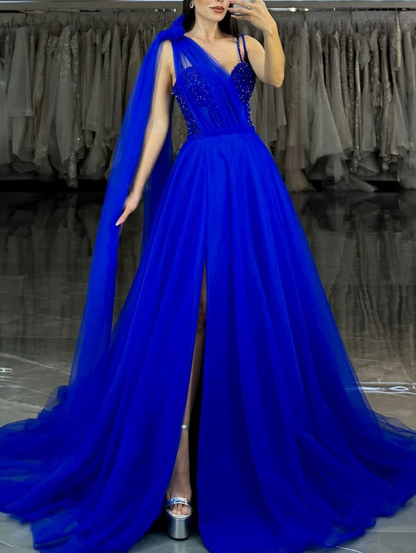 Sweetheart Hand Beading Bodice Ball Gown Prom Dress With Drop Train - Royal Blue