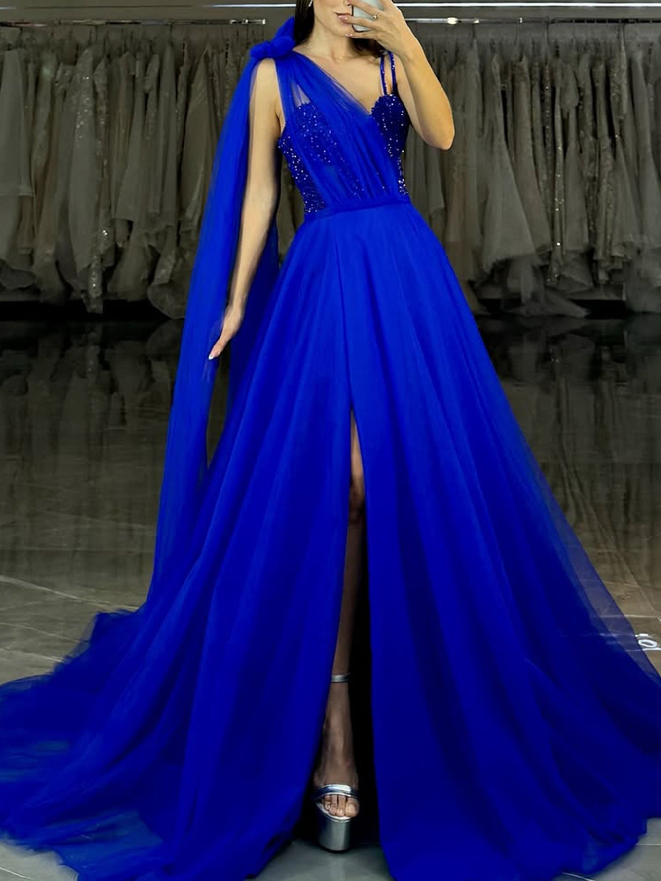 Sweetheart Hand Beading Bodice Ball Gown Prom Dress With Drop Train - Royal Blue