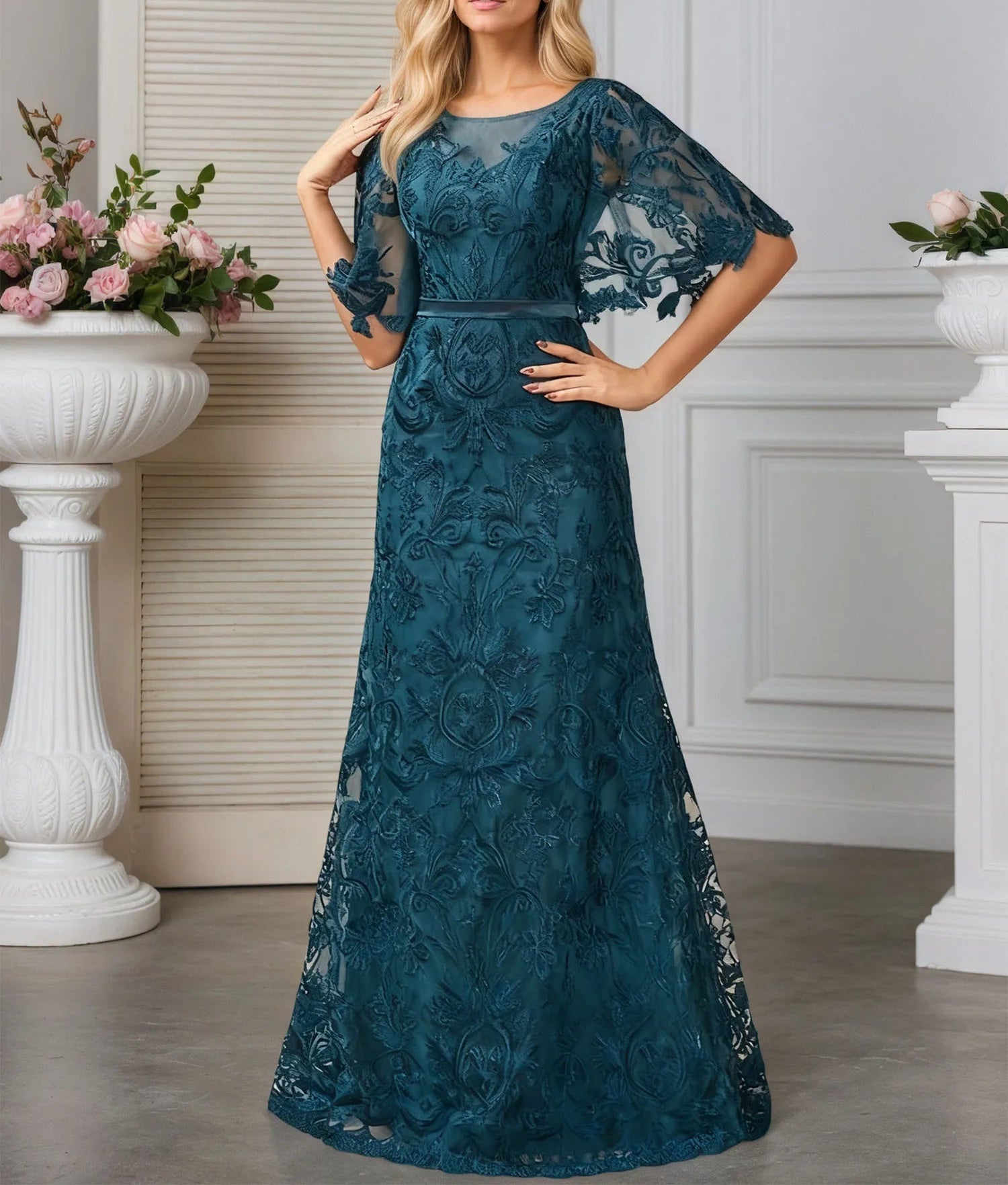A-line Scoop Neck Floor-Length Lace Evening Dress With Appliques