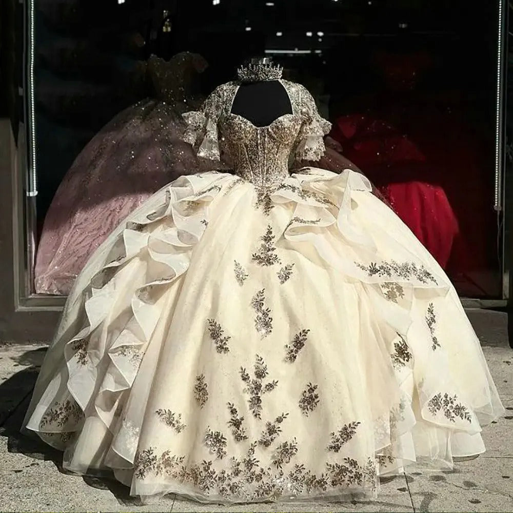 Luxury Ball Gown Sweeetheart Neck Lace Appliques Tiered Ruffle Light Champagne Tulle Quinceanera Dress Graduation Party Gown for Sweet 16