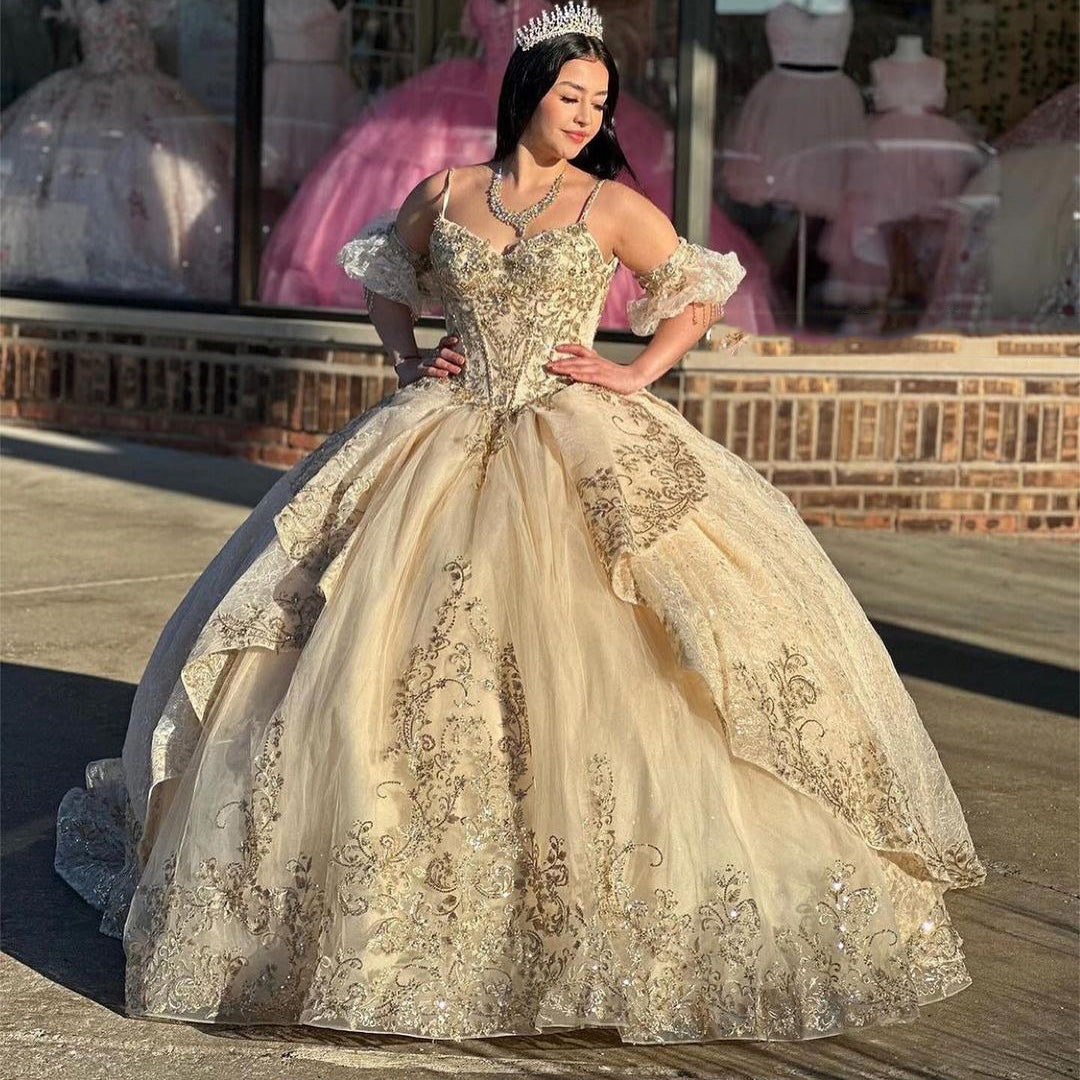Luxury Ball Gown Sweetheart Neck Detachable Sleeves Lace Appliques Beaded Tiered Champagne Quinceanera Dress Birthday Evening Party Dress for Sweet 16